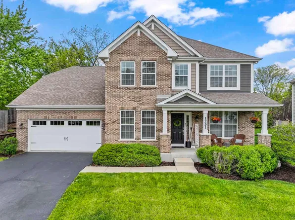 1251 W Thomas Rd, Wheaton, IL 60187