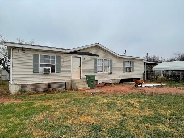 112 Seminole St, Tye, TX 79563