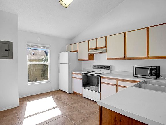 5th image of 3651 N Goldenrod Rd APT C201