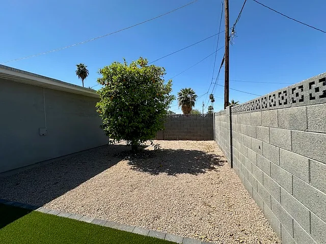 1416 E Del Rio Dr — Photo 39