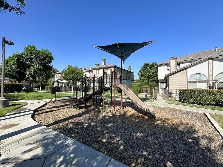 1555 Orange Ave #403 — Photo 3
