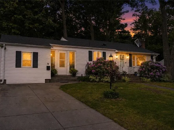 14 Woodhill Dr, Cranston, RI 02920