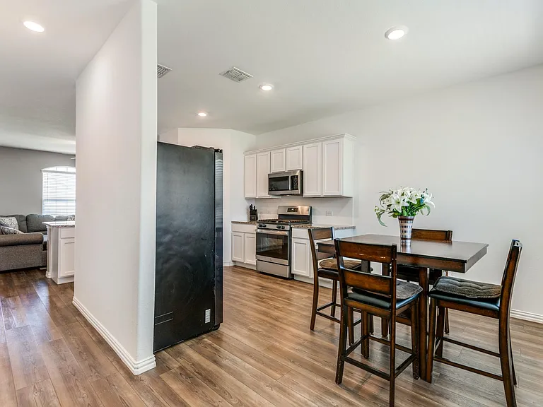 507 Saffron St — Photo 13