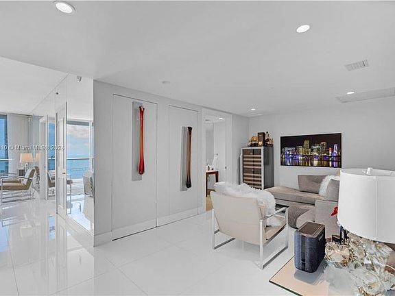 4th image of 495 Brickell Ave APT 5405