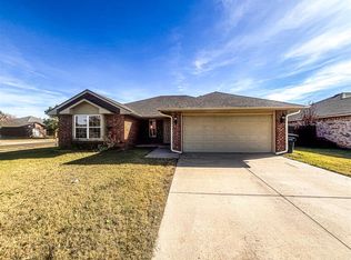 4000 Queens Dr, Moore, OK 73160
