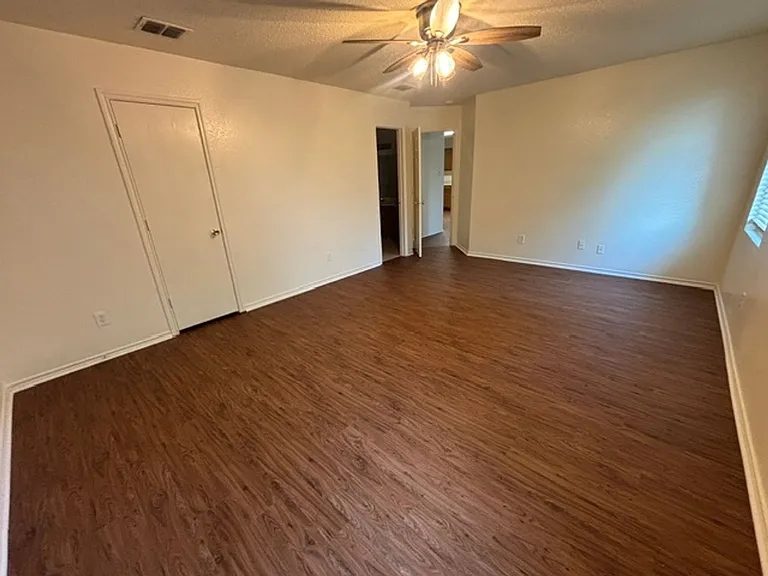 1008 Stone Chapel Way — Photo 17