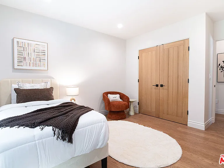 6417 Lindenhurst Ave — Photo 38