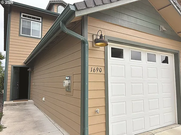 1690 32nd St, Florence, OR 97439
