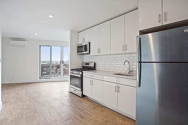 1st image of 1044 Jackson Ave #3B