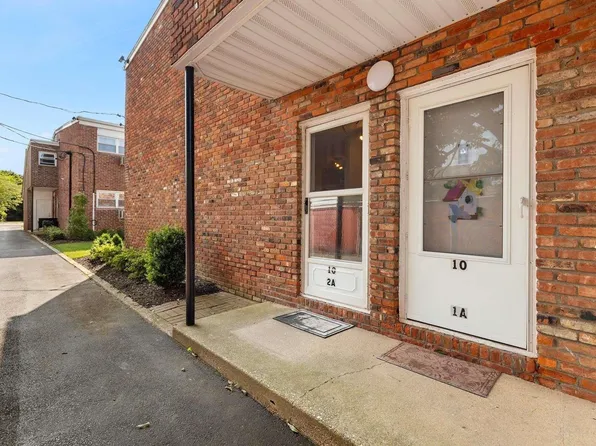 10 Ivy Street #2A, Farmingdale, NY 11735