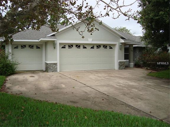 2nd image of 16 Lakebluff Dr