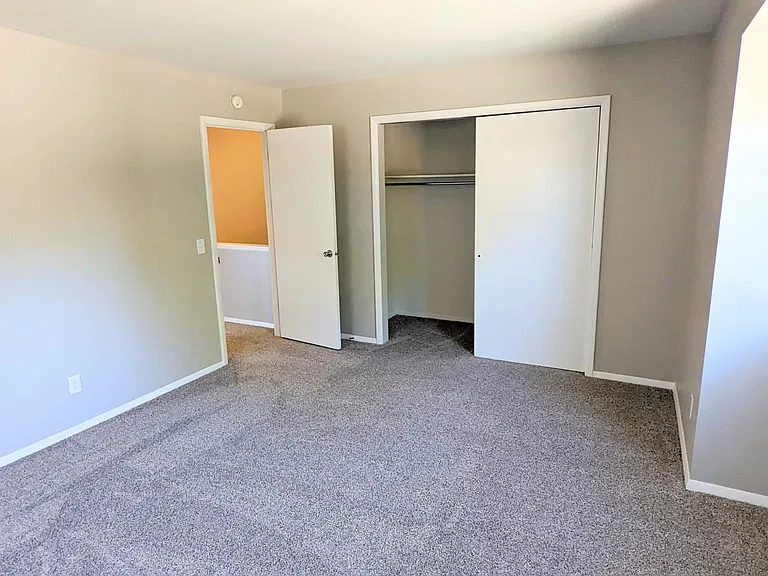 307 Robinhood Ln #EAST — Photo 8