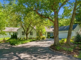 237 Forest View Dr, Lake Bluff, IL 60044