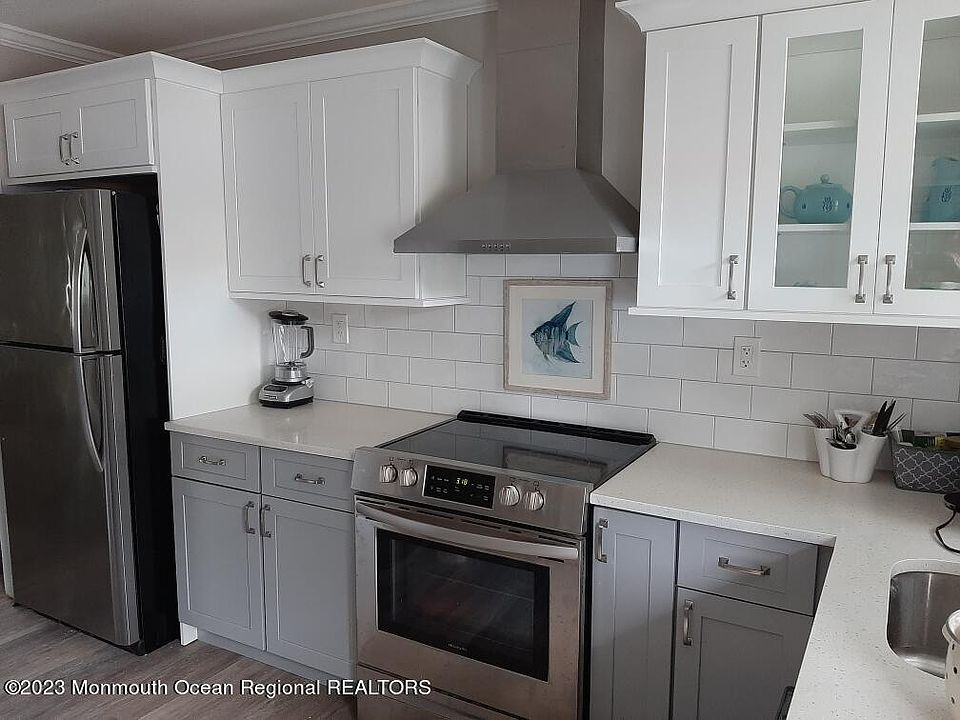 1st image of 805A Balmoral Court