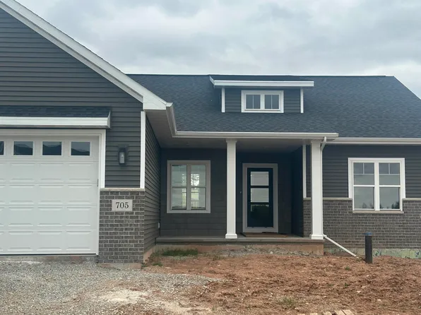 705 Wildwind Dr, Hortonville, WI 54944