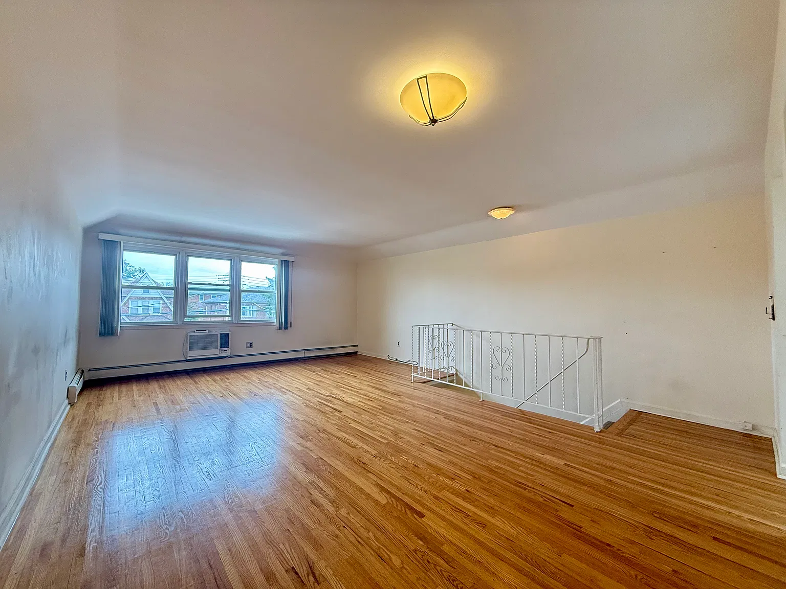 3 bed, 1200 sqft, $3,600 — Photo 2