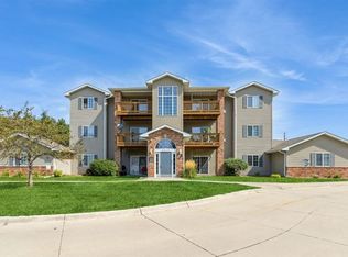 2614 Triple Crown Ln UNIT 4, Iowa City, IA 52240