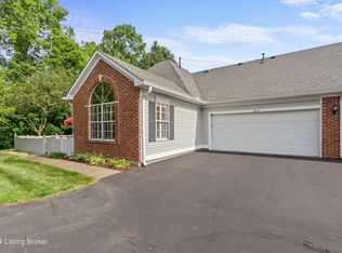 8019 Greenhurst Ct, Louisville, KY 40299