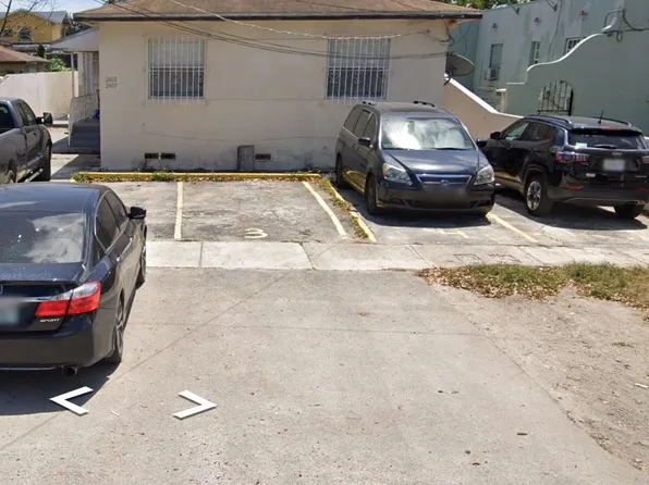 2410 NW 34th St #1, Miami, FL 33142