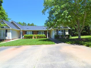 224 Edinburgh Ct, Mount Holly, NC 28120