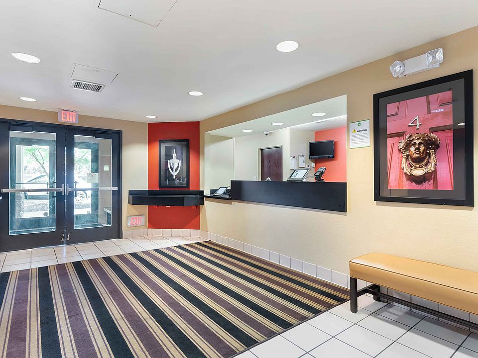 Lobby and Guest Check-in