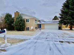 2005 3rd Ave E, Williston, ND 58801