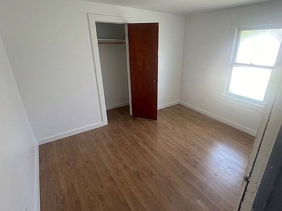 3rd image of 108 W Pine St