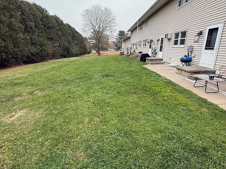 1145 Lancaster St — Photo 13