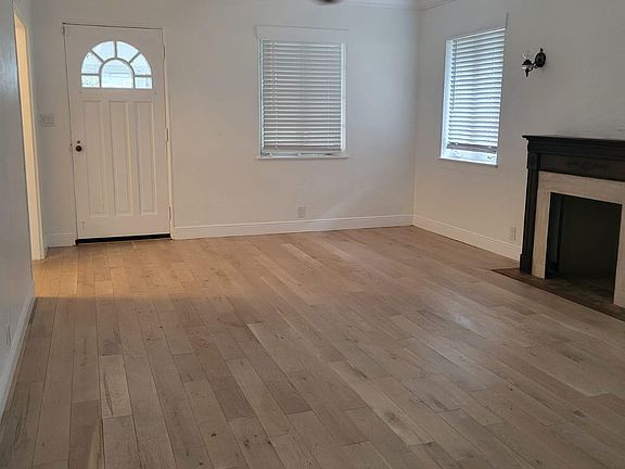 5th image of 319 SE 11th Ave