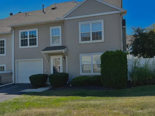 44 Courtyard Dr, Carlisle, PA 17013