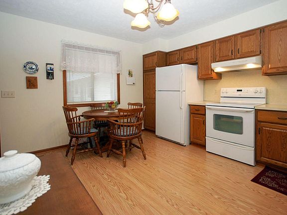 4th image of 4906 Weston Ave