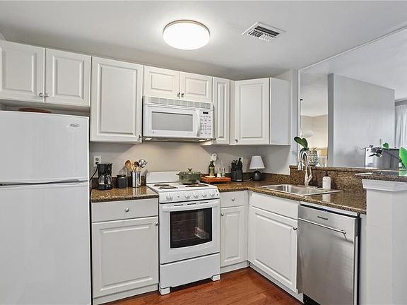 5th image of 1205 Saint Charles Ave APT 403