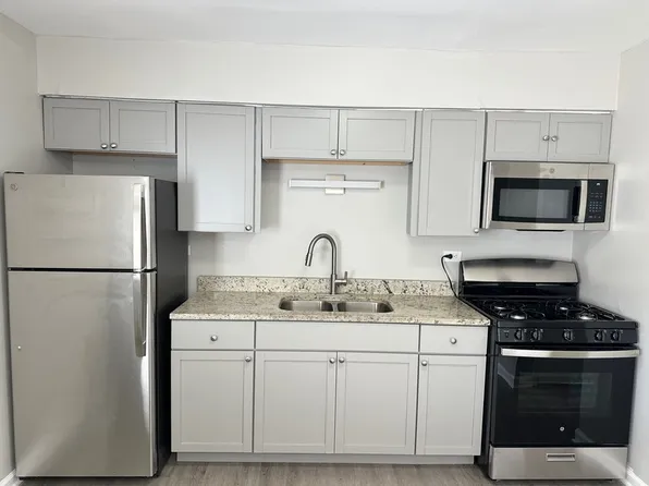1721 E Roosevelt Rd APT 2, Wheaton, IL 60187