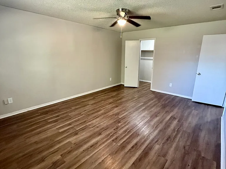3610 Robinhood Dr — Photo 15