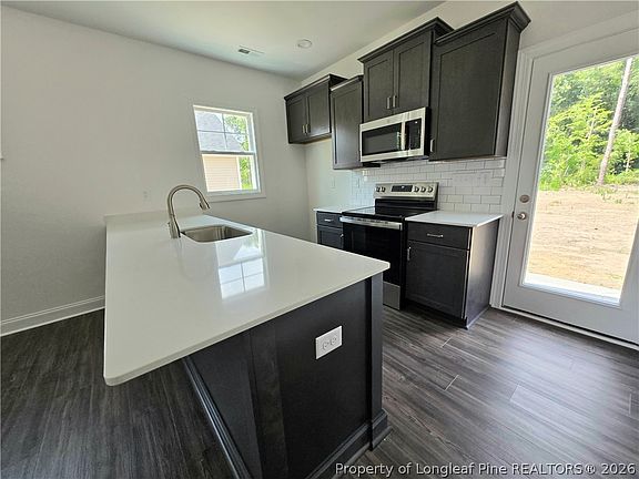 5th image of 164 Jenkins St