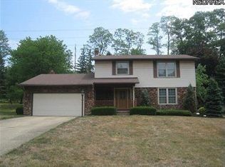 6565 Strathmore Dr, Valley View, OH 44125