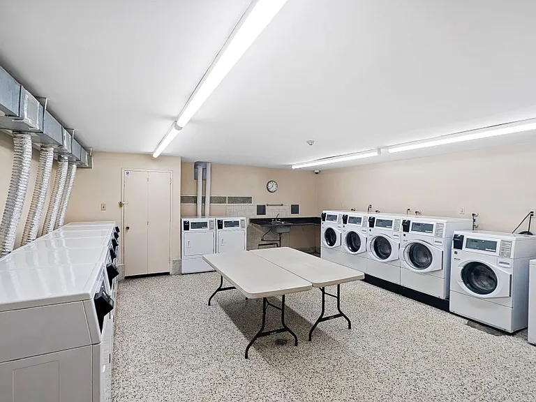 6010 Bathurst St — Photo 13