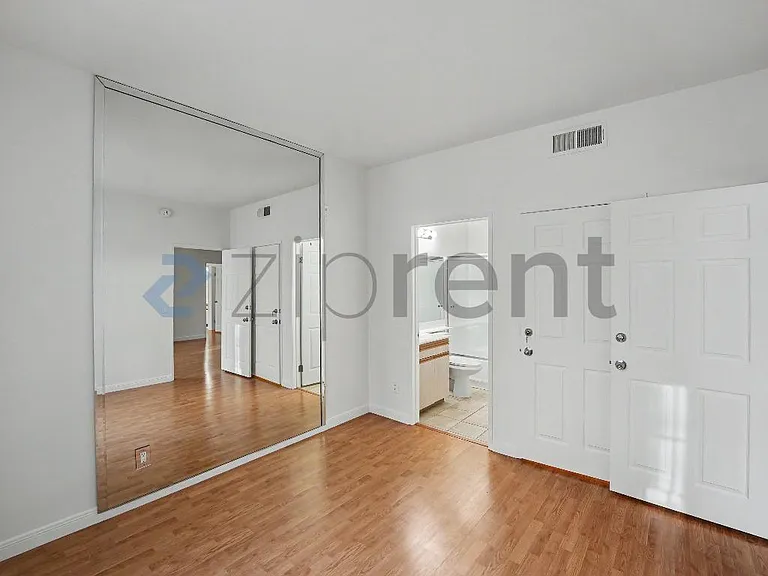 5051 Rosewood Ave #106 — Photo 11