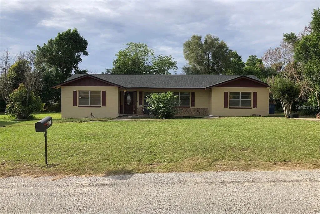 4 bed, 2.0 bath, 1903 sqft, $1,900 — Photo 1