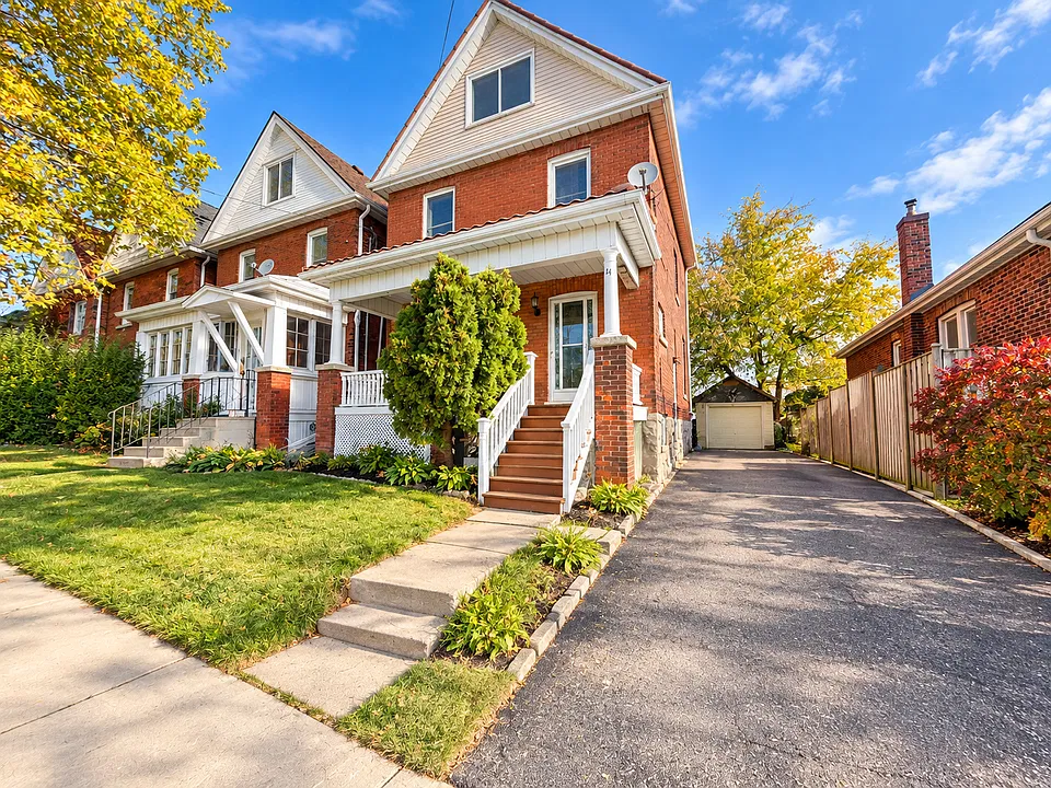 14 Brucedale Ave W
