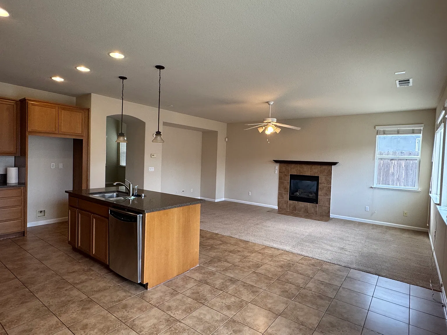 4 bed, 2439 sqft, $3,200 — Photo 4