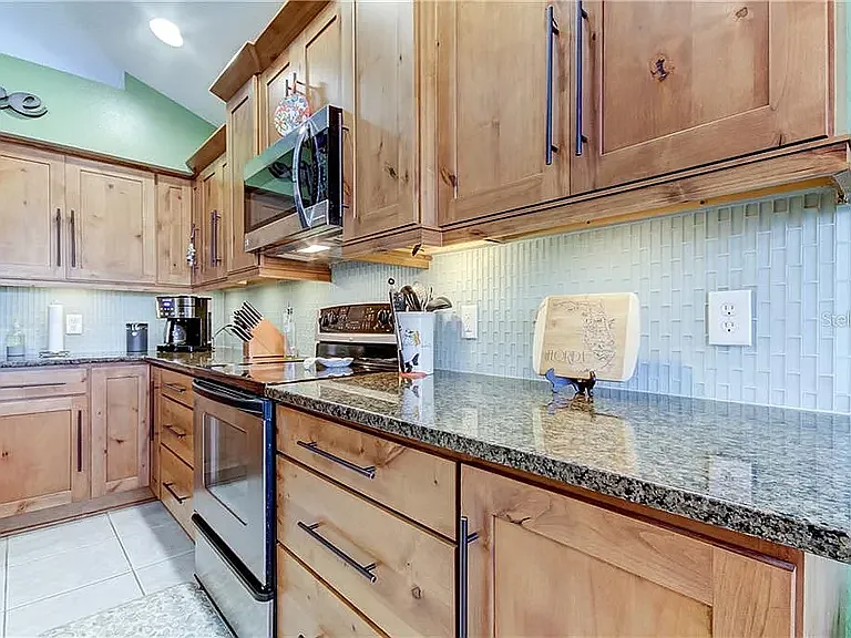 9015 Southbay Dr — Photo 18