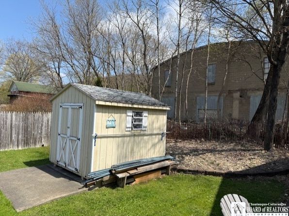 92 1st St, Bolivar, NY 14715