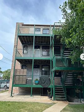 5th image of 5037 S Prairie Ave