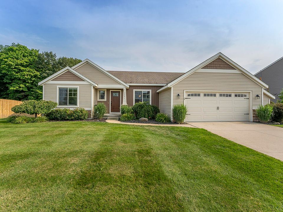 1st image of 4631 Wren Dr SE