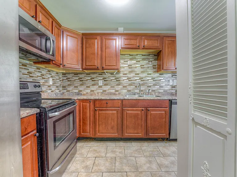 1261 W Perkins Rd — Photo 7