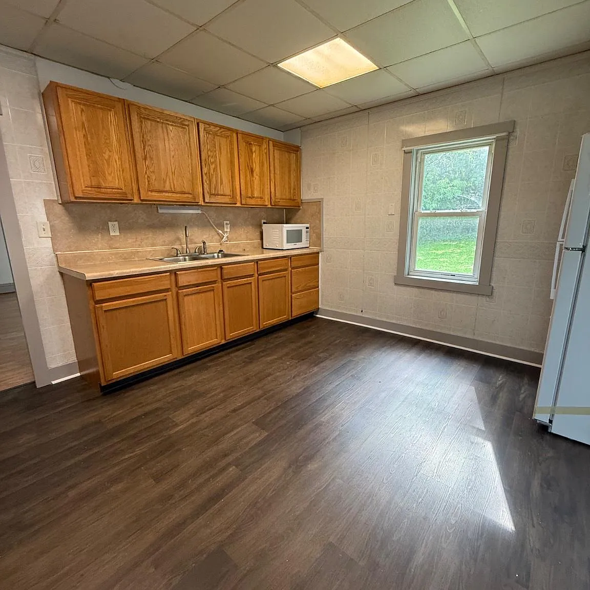 3 bed, 1.0 bath, 1500 sqft, $1,425 — Photo 3