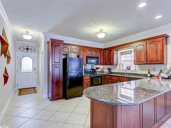 4th image of 451 Lakeland Dr #1