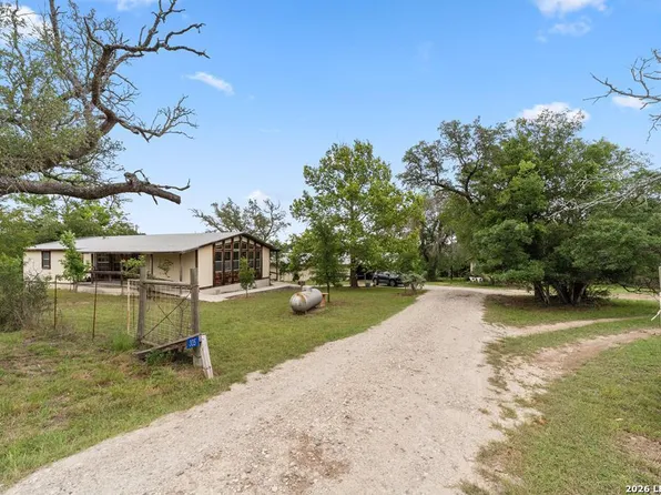 305 E Silver Hills Rd., Kerrville, TX 78028