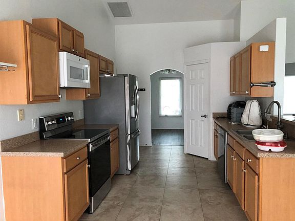 5th image of 1202 SW Albenga Ave